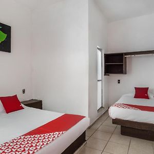OYO Hotel Posada Santiago, Manzanillo